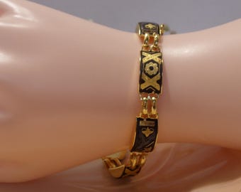 Vintage 50s 60s Gold Tone Metal Damascene Bracelet With Flowers