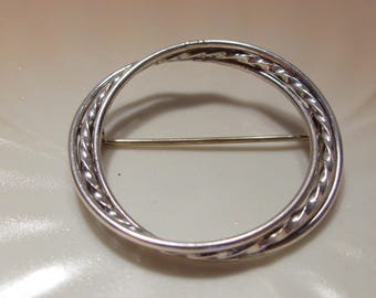 Vintage Sterling Silver Circle Brooch: Twisted Ring Design