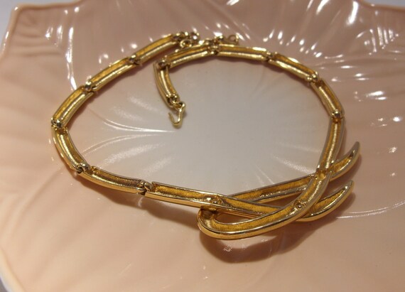 Monet Gold Tone Modern Choker Necklace Vintage Ch… - image 9