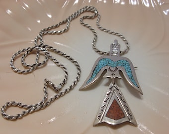 Broche colgante de plata de ley Navajo Thunderbird con incrustaciones de turquesa coral
