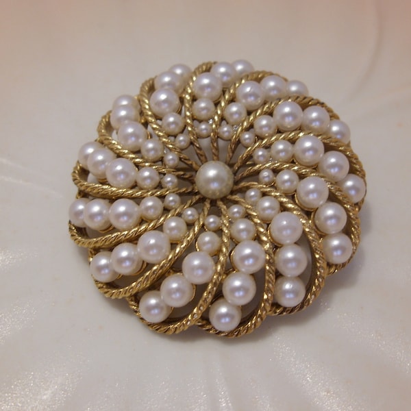 Faux Pearl Round Pinwheel Brooch Pin Unmarked Faux Pearl and Gold Tone Brooch is 1 1/2 Inch in Diameter Vintage Jewelry Makes a Great Gift