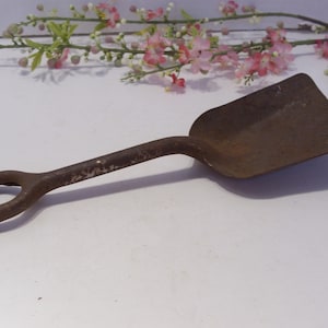 Vintage Rusty Metal Toy Shovel for Sand, Dirt, Decor, Gardening Etc. Shovel Measures 3 1/4&quot; x 9 1/4&quot; Old Farmhouse Rustic Cabin Granny Chic