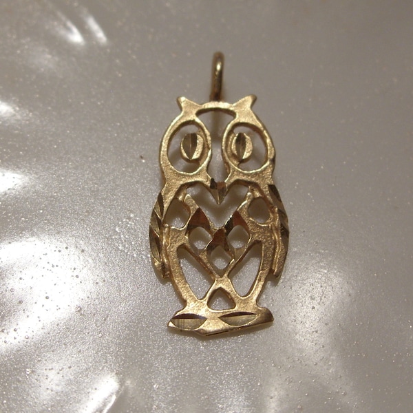 14 K Gold Owl Charm Pendant with Diamond Cut Accents Weighs .7 Grams Vintage Charm For Bracelet of Pendant Great Gift