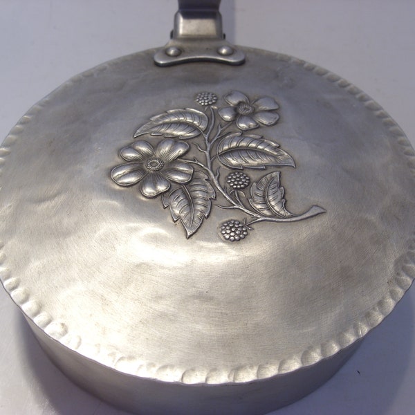 Hammered Aluminum Silent Butler is Hand Forged by Everlast Metal Beautiful Floral Motif on Lid 1930's Vintage Crummer for Table