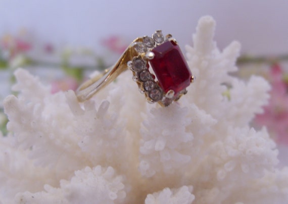 Ruby Red Emerald Cut Glass Stone Ring in Gold Ton… - image 6