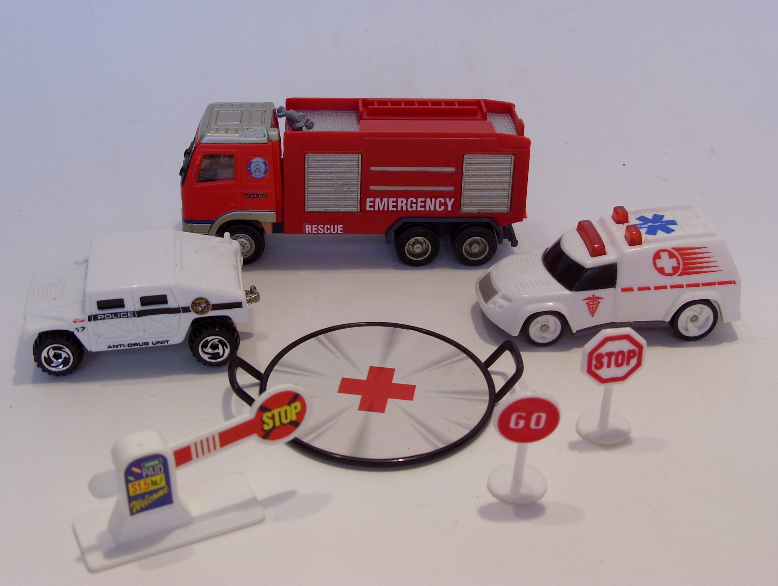 TEAMSTERZ DIE CAST RESCUE PATROL TOYS WITH POLICE & FIRE & YELLOW CAR BOATS 