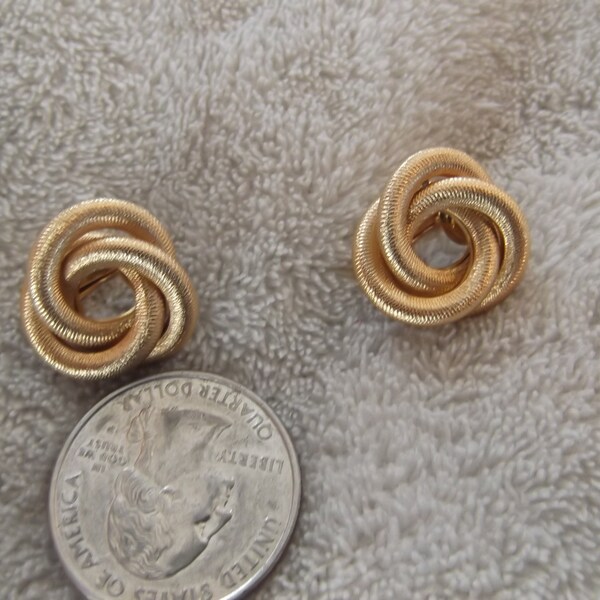 Vtg Clip On Earrings-Goldtoned Celtic Knots-SARAH COV-C1647