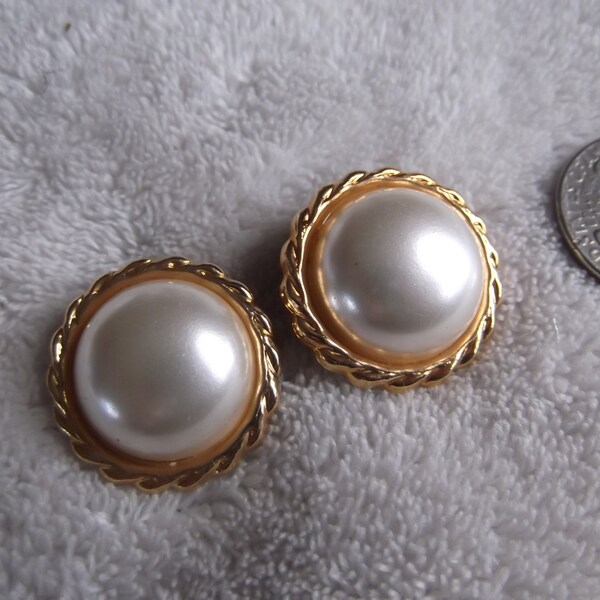 Vtg Clip On Earrings-Faux Pearl Buttons With Goldtones-C1592