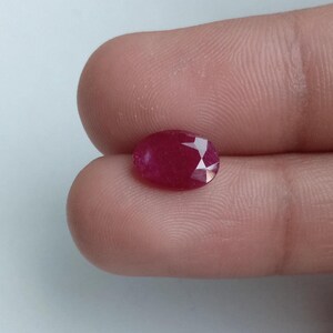 Rubis rouge ovale de 2 carats : non chauffé, translucide, origine africaine (bijouterie)