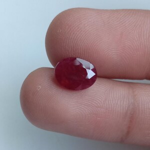 Rubí ovalado sin tratamiento térmico de 2,77 quilates para anillos (10 x 7,6 mm)