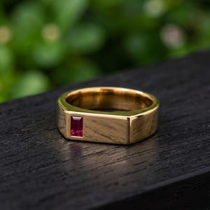 ルビーのシグネットリング（男性用）、925スターリングシルバー、エメラルドカットストーン、ハンドメイドのミニマルなステートメントリング、男性へのギフト
