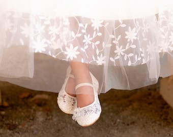 Ivory Häkelspitze Maryjane Ballerinas mit IVORY BLUMEN Applikation - Blumenmädchenschuhe, Tauf- und Taufschuhe, Kommunionschuhe