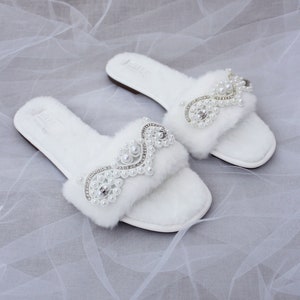WHITE FAUX FUR Slide Flat Sandals with Small Pearls Applique - Bridal Sandals, Bridesmaids Sandals, Fluffy Sandals, Wedding Slippers
