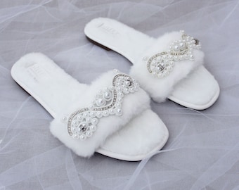 WHITE FAUX FUR Slide Flat Sandals with Small Pearls Applique - Bridal Sandals, Bridesmaids Sandals, Fluffy Sandals, Wedding Slippers