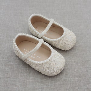 Marfil Crochet Lace Mary Jane Flats con MINI PERLAS, Para niñas de flores, zapatos de bautismo, zapatos de bautizo, zapatos de bebé imagen 6