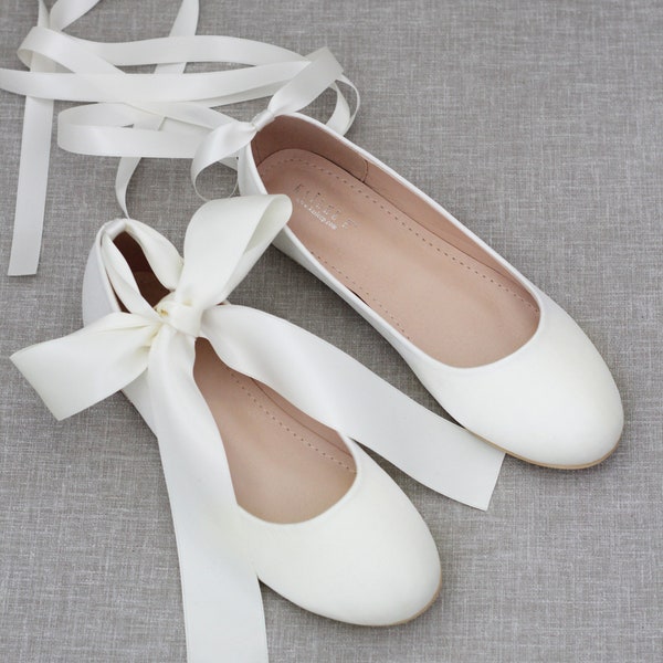 Chaussures femme | Chaussures plates en satin ivoire avec lien en satin à la cheville ou ballerines à lacets - chaussures de mariée, chaussures de mariage femme, chaussures de demoiselles d'honneur Jr.