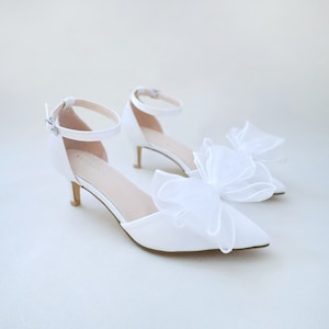 White Satin Pointy Toe Low Heels with Organza Bow, Fall Wedding Shoes, Bridal Shoes, Bridal Low Heels, Kitten Heels, Pearl Wedding Shoes