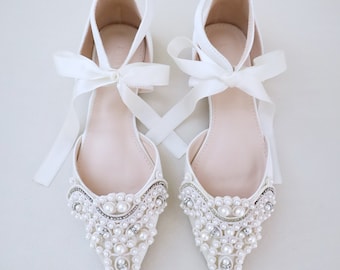 Chaussures plates en satin ivoire à bout pointu avec application de perles surdimensionnées, chaussures de mariage pour femmes, chaussures plates pour mariée ivoire, chaussures de mariée ivoire, chaussures plates pour mariage