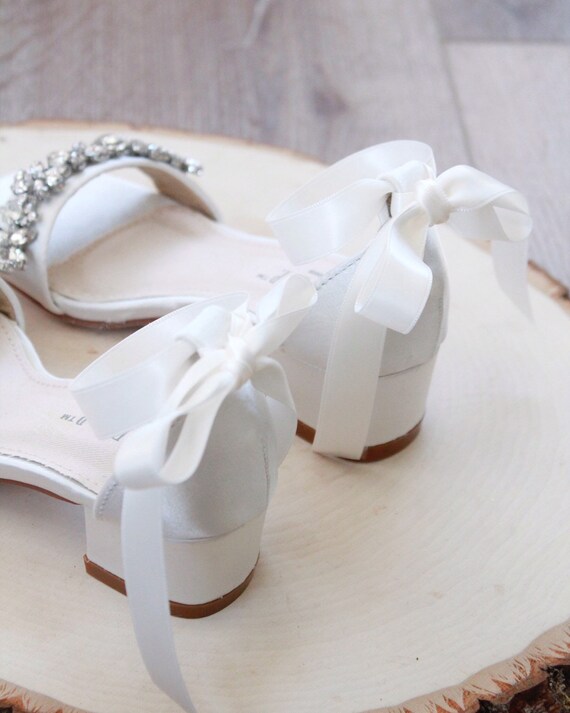 IVORY SATIN Block Heel Sandals with Embellished Strap, Girls Sandals, Flower Girls Shoes, Jr.Bridesmaid Shoes IVORY SATIN Block Heel Sandals with Embellished Strap, Girls Sandals, Flower Girls Shoes, Jr.Bridesmaid Shoes