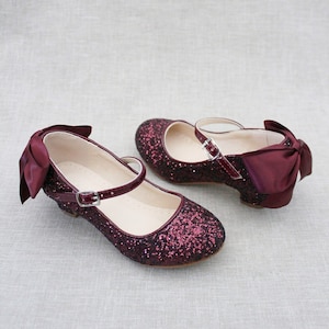 Burgundy Rock Glitter Mary Jane Pumps mit Schleife - Blumenmädchen Schuhe, Mädchen Glitzer Schuhe, Glitzer Heels, Urlaubsschuhe