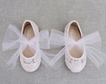 Stoffige roze gehaakte Maryjane-schoenen met kant en strik van tule - bloemenmeisjesschoenen, verjaardagsschoenen, veterschoenen, ballerina's, blushroze schoenen