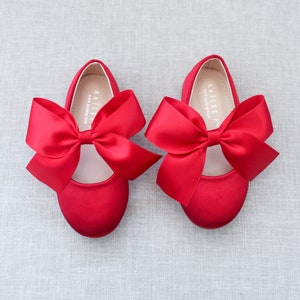 Maryjane in raso ROSSO con fiocco in raso ROSSO - Scarpe per le feste, Scarpe per bambine, Scarpe per bambini, Scarpe da ballo rosse, Scarpe per bambine autunnali
