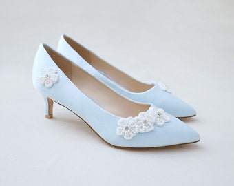 Tacones de boda azul claro con todas las flores de chassia perlas, zapatos de boda para mujer, zapatos de damas de honor, zapatos de novia, tacones de gatito de satén blanco