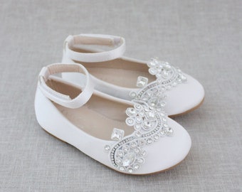 Zapatos planos de satén blanco con apliques de pequeños diamantes de imitación para niñas de las flores, zapatos de bautizo, zapatos de cumpleaños, zapatos formales