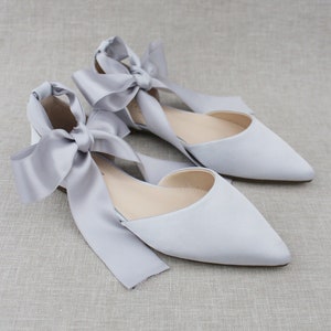 Silber Satin Pointy Toe Wohnungen mit ANKLE TIE oder BALLERINA Lace Up, Frauen Hochzeitsschuhe, Brautschuhe, Satin Hochzeitsschuhe, Urlaubsschuhe