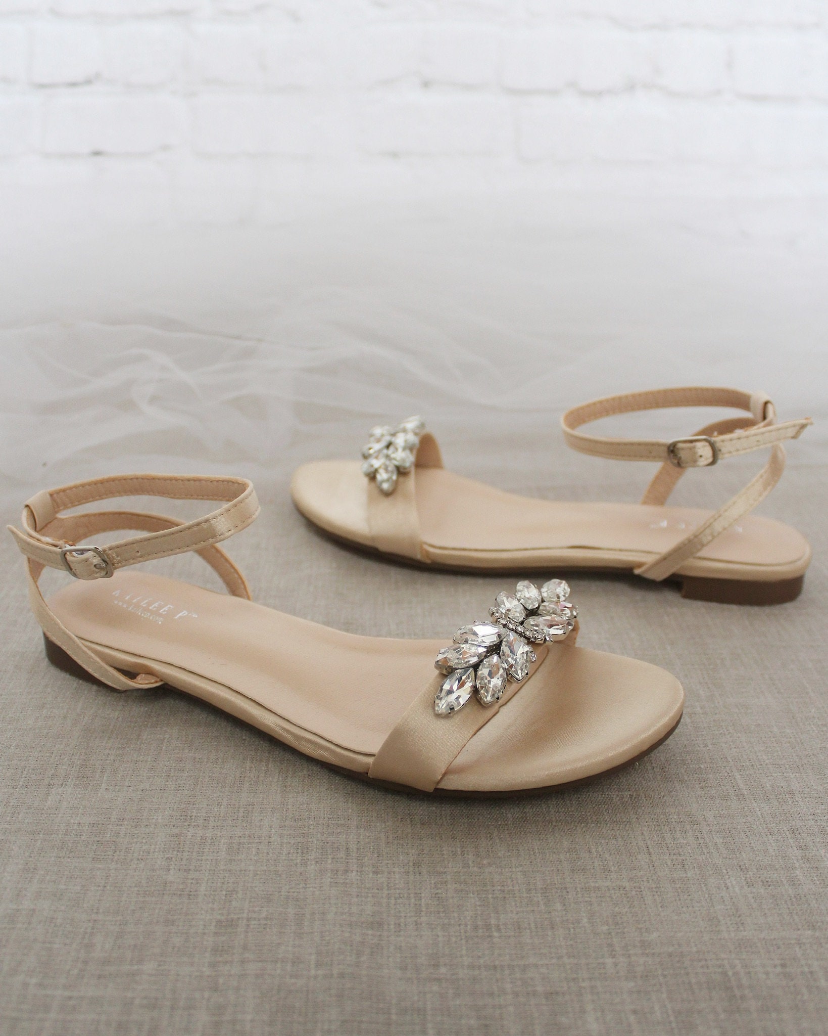 Champagne color flat sandals 2025