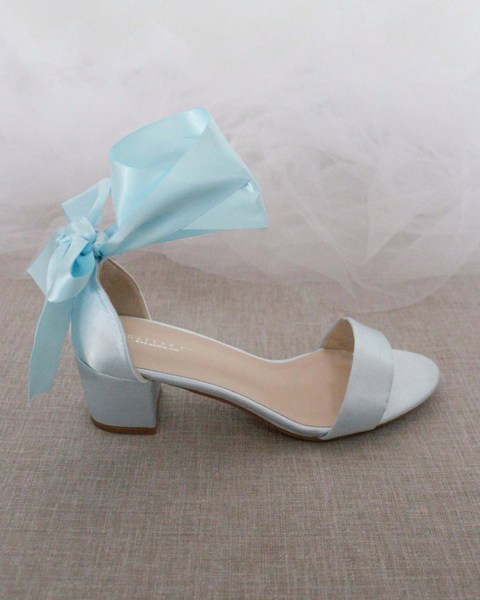 Scarpe con i nastri, l'idea più originale per la primavera estate 2017 -  10eLOL