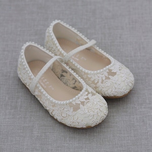 Marfil Crochet Lace Mary Jane Flats con MINI PERLAS, Para niñas de flores, zapatos de bautismo, zapatos de bautizo, zapatos de bebé imagen 2