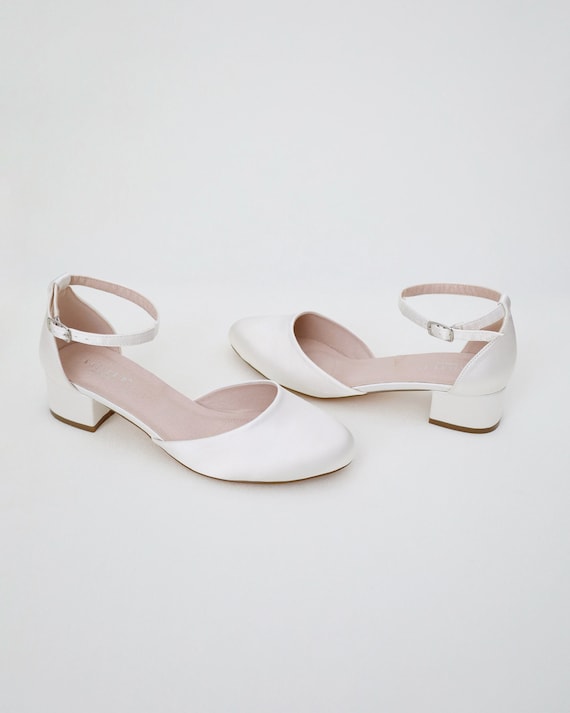 Ivory Round Toe Satin Block Heel With Wrapped Ribbon Tie  display picture 3