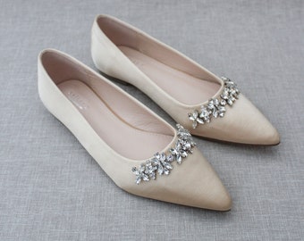 Zapatos planos de punta puntiaguda de satén color champán con adornos florales de pedrería, zapatos de boda de otoño, zapatos de dama de honor, zapatos de satén dorado, zapatos de novia