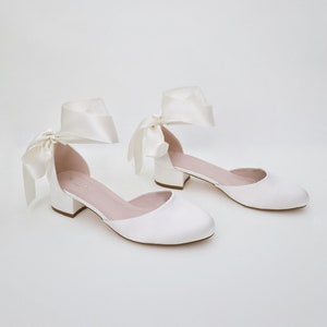 Elfenbein Runde Kappe Satin Blockabsatz mit gewickelter Schleife, Frauen Hochzeitsschuhe, Brautschuhe, Braut Heels, Hochzeit Heels