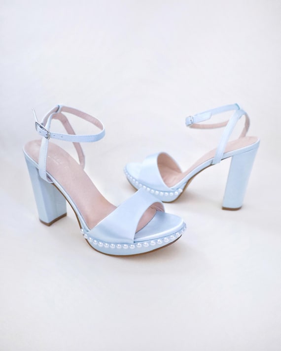 Sandali da sera con tacco a blocco e plateau in raso azzurro