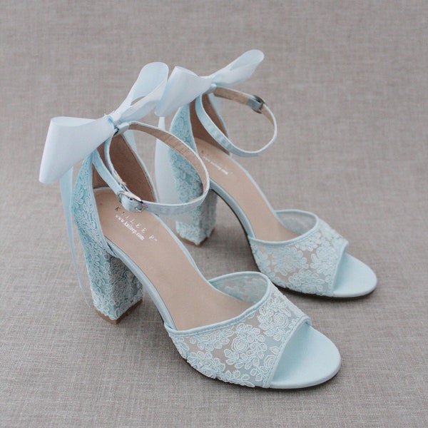 Sandali con tacco largo in pizzo azzurro all'uncinetto con FIOCCO POSTERIORE IN SATIN - Scarpe da sposa da donna, Scarpe da damigella d'onore, Scarpe da sposa, Tacchi da sposa