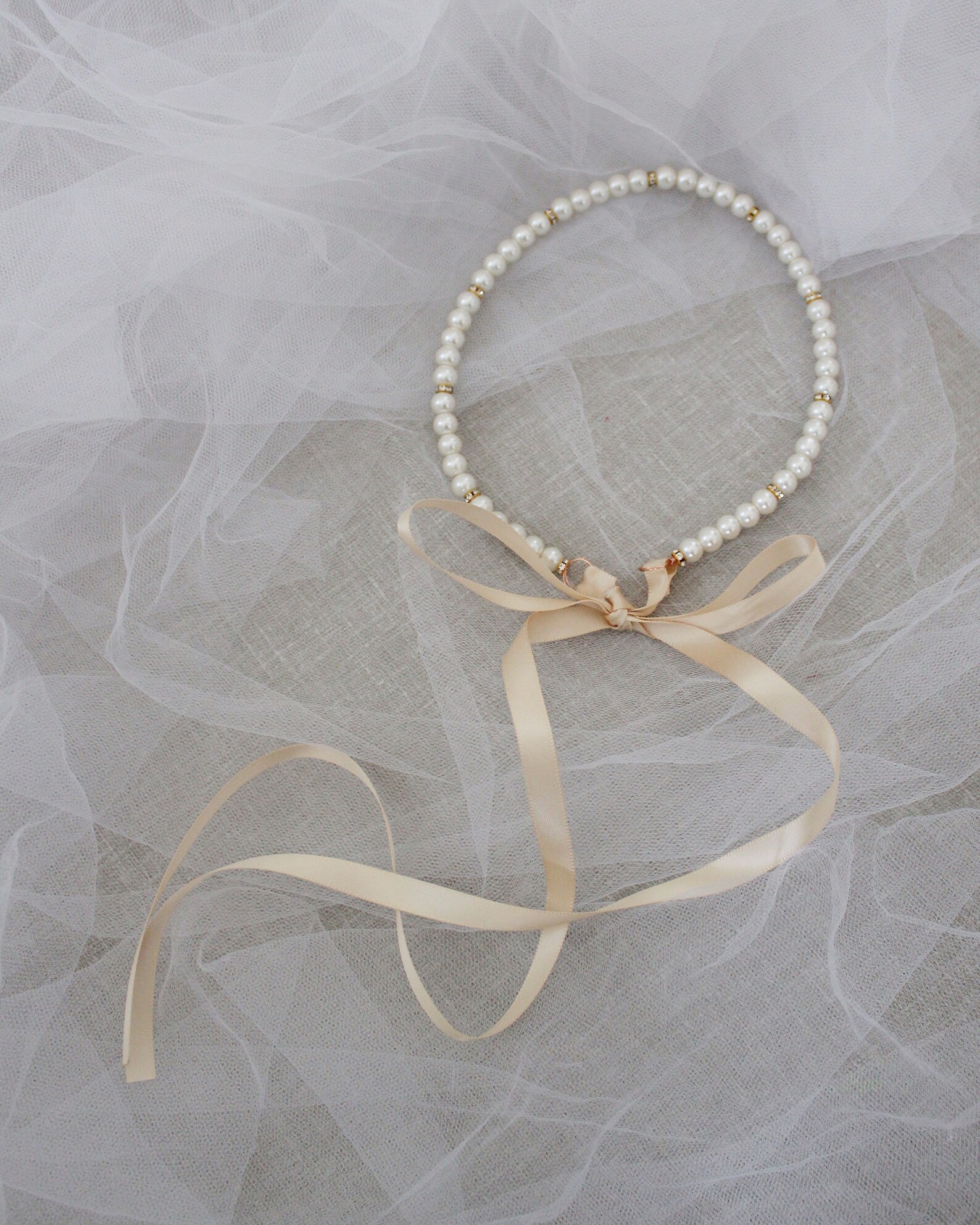 headpiece with pearls