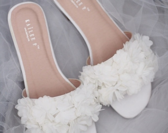 Ivory Satin Slide Sandalen mit allover CHIFFON BLUMEN - Brautsandalen, Brautjungfern Sandalen, Hochzeit Sandalen, Blumen Sandalen