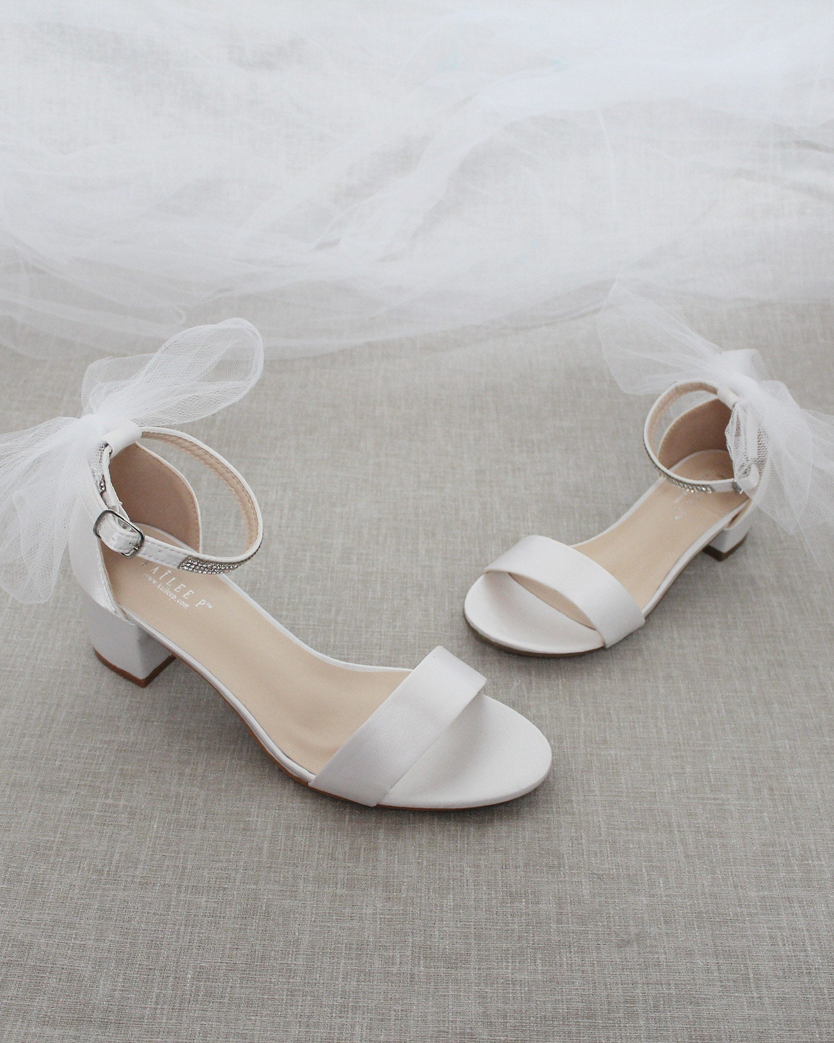 Luxury White Sexy Designer Wedding Shoes For Women Shoes Fashion Metal  Flower Thin High Heels Pointed Satin Comfortable Eden Shoes For Brides  Evening Party Prom From Crown2014, $51.26