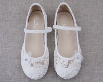 Witte gehaakte Lace Maryjane Flats met WITTE BLOEM Applique - bloemenmeisjesschoenen, doop- en doopschoenen, communieschoenen