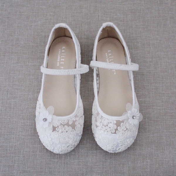 Chaussures plates Maryjane en dentelle au crochet blanches avec appliques de fleurs blanches - chaussures de fillettes de fleur, chaussures de baptême et de baptême, chaussures de communion