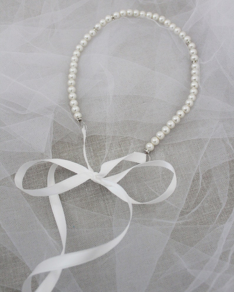 headpiece with pearls