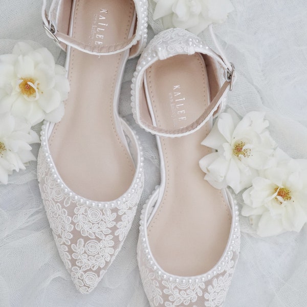 Zapatos planos de encaje de crochet blanco con punta puntiaguda y mini perlas. Zapatos de boda para mujer. Zapatos planos de novia. Zapatos de novia con encaje.