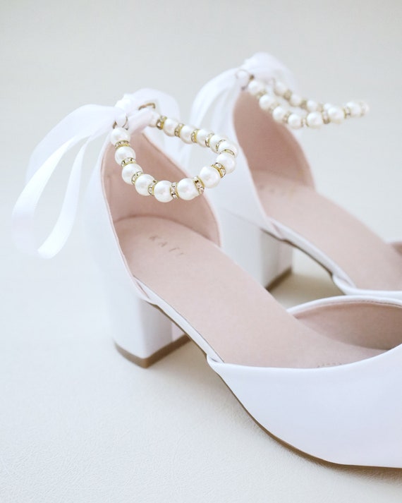 White high heels hi-res stock photography and images - Alamy