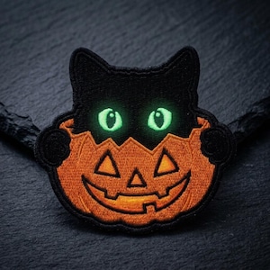 Écusson thermocollant Chat noir dans une citrouille - Yeux phosphorescents - Écusson brodé Halloween - Mignon et effrayant - N0128