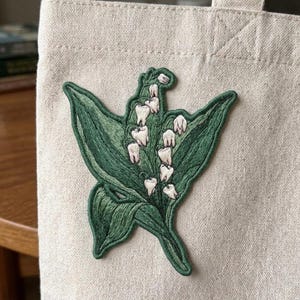 Tooth Lily of the Valley Iron On Patch - Botanical Molar Art Badge - Surreal Weirdcore Cottagecore Applique for Jackets, Bags - N0128