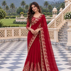 Indisk designersari med broderad konstgeorgette och helsydd blus och nätdupatta – 3-delad färdig festklädsel