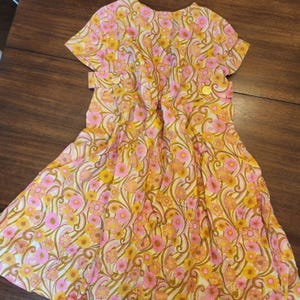 Abito vintage anni '60 Mod floreale a tubino rosa arancione psichedelico boho retrò indie