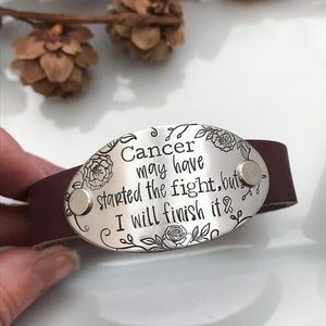 Puede que el cáncer haya comenzado la lucha, pero yo la terminaré. Regalo de aliento. Joyas inspiradoras. Regalo de apoyo contra el cáncer. El cáncer apesta.